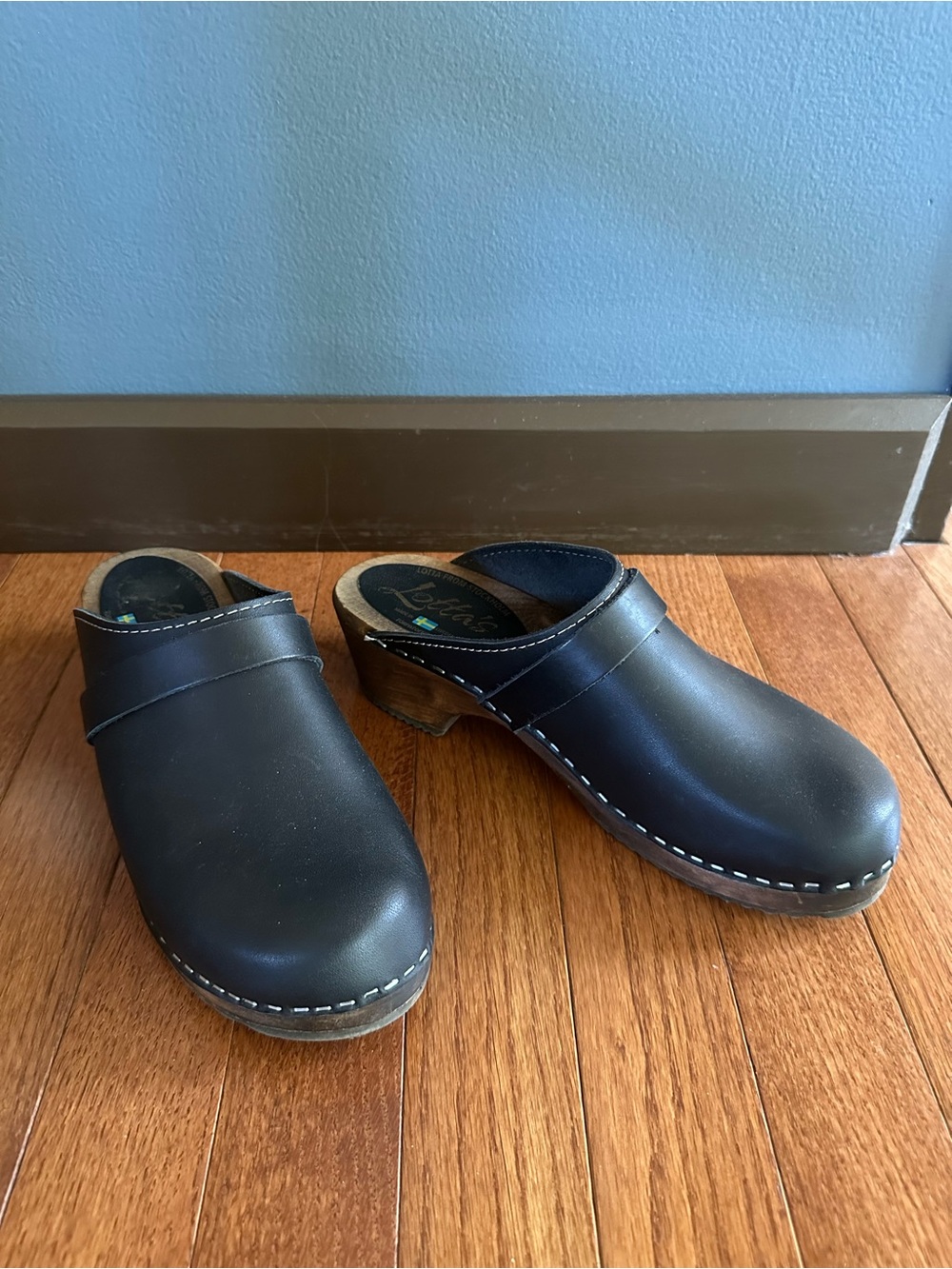 Lotta from Stockholm timeless black clogs